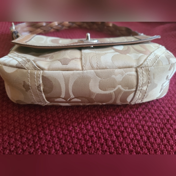 COACH HAND BAG LIKE NEW - Picture 5 of 11